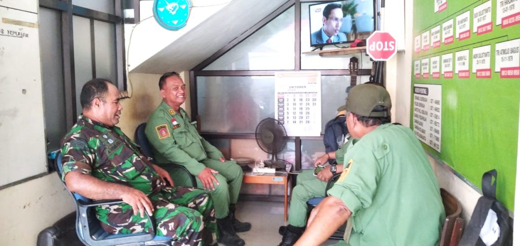 Babinsa Kelurahan Kemlayan Bina Satlinmas