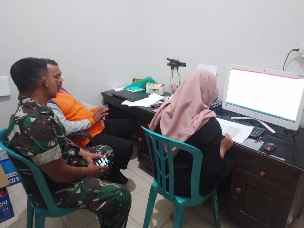 Perbaharui Data Wilayah, Babinsa Puldata Ter di Kantor Desa