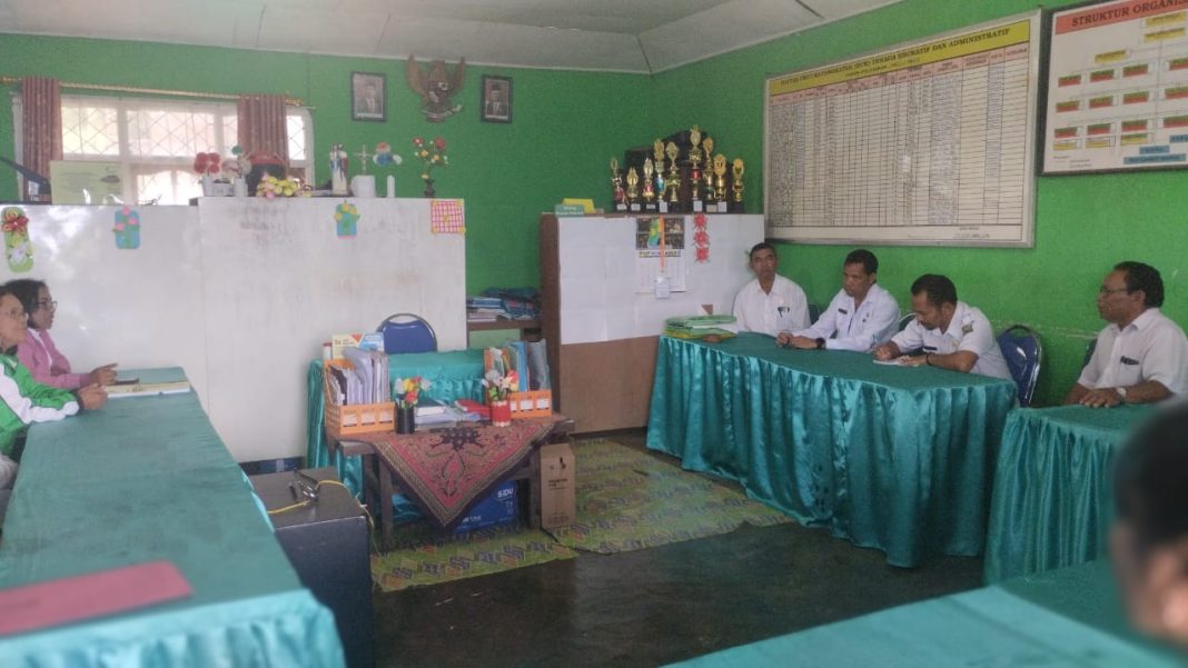 Kadis Pendidikan Manggarai Melakukan Kunjungan di Beberapa Sekolah di Kecamatan Ruteng
