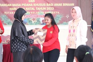 16 Orang Narapidana Rutan Perempuan Kelas IIA Surabaya Memperoleh Remisi atau Pengurangan Masa Tahanan