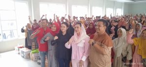 Anggota DPR RI, Hj. Paramita Widya Kusuma SE, MM F PDI Perjuangan Serah Terima Bantuan AML Alat Masak Berbasis Listrik