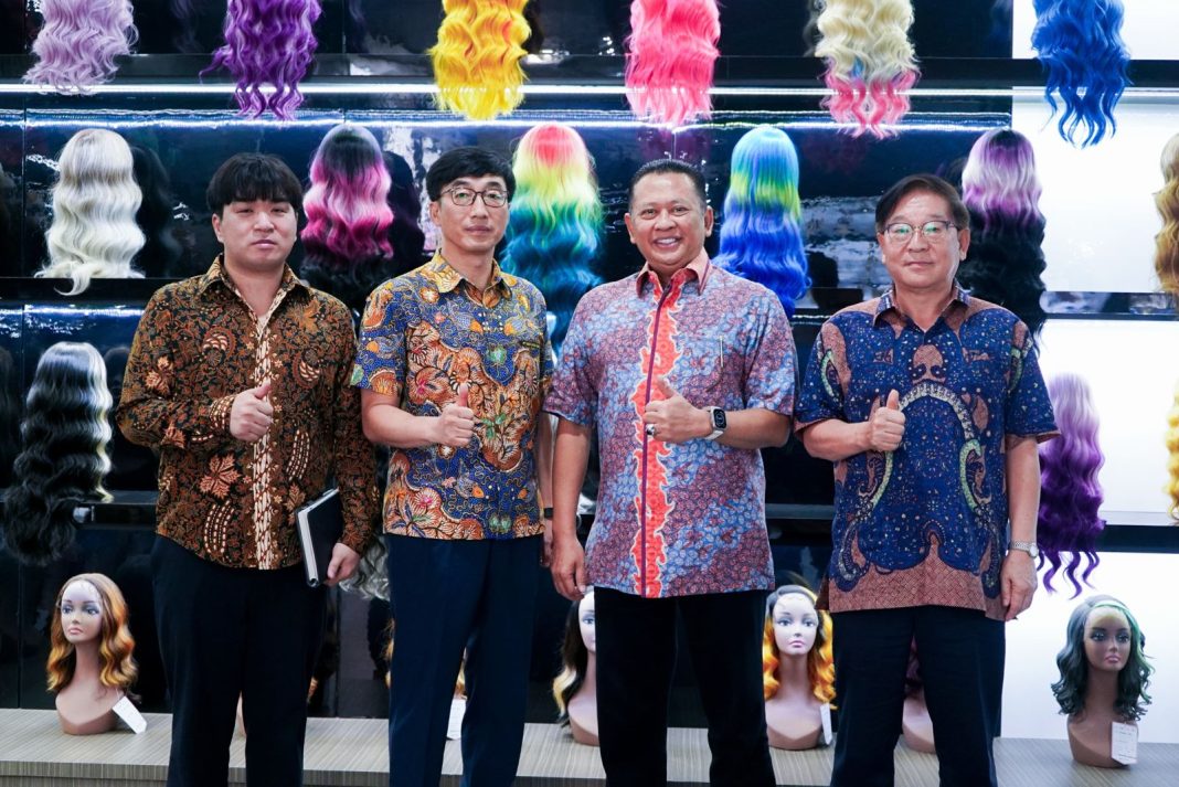 Kunjungi Pabrik Rambut Palsu Terbesar di Purbalingga, Ketua MPR RI Bamsoet Dorong Peningkatan Kerjasama Universitas Perwira Purbalingga (UNPERBA) dengan PT Victoria Beauty Industrial