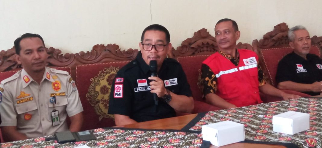 PMI Serahkan Bantuan kepada Korban Angin Puting Beliung di Tiga Kecamatan di Kabupaten Cilacap