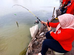 Giat Marketingan dan Mancing Bandeng Karyawan Bank Syariah Annisa Mukti