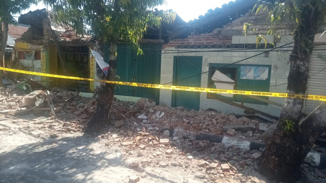 Bangunan Foto Copy Ambruk Tertimpa Kabel Listrik, 1 Orang Meninggal Dunia