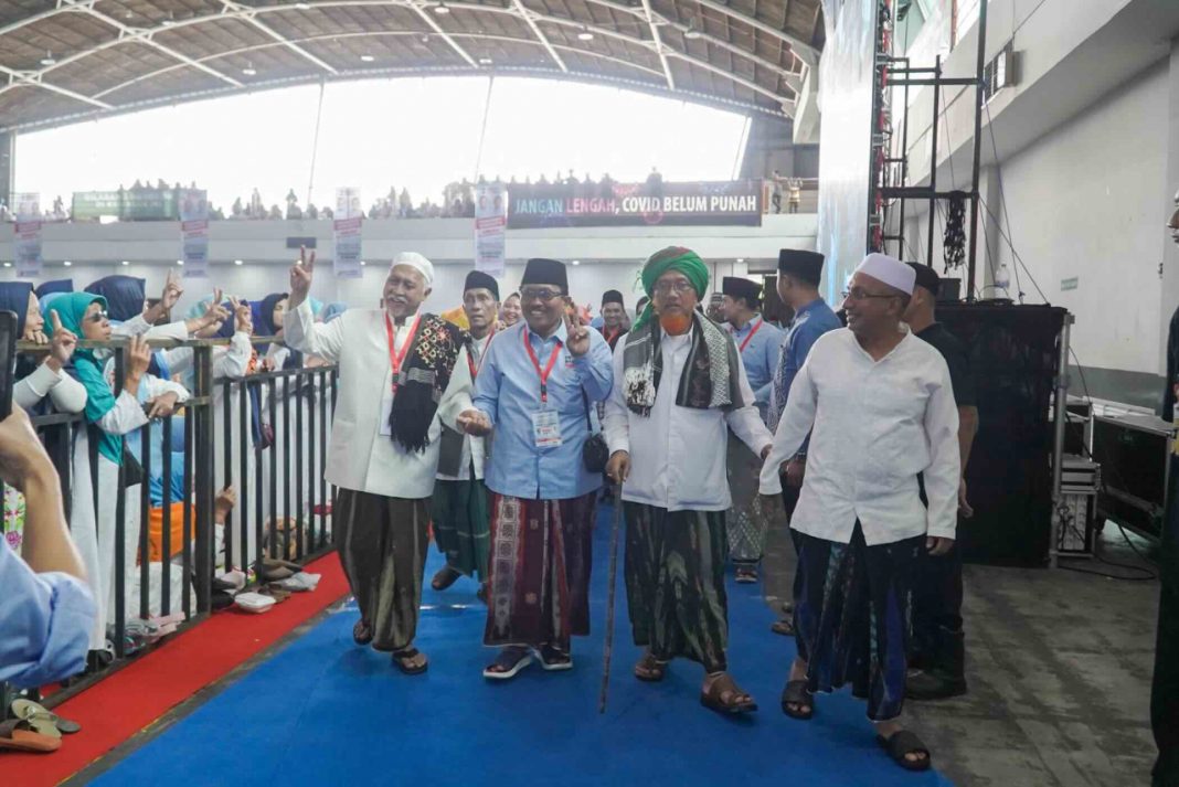 Khofifah Effect Gelombang Dukungan Kiai Khos dan Alim Ulama di Jatim Kepada Prabowo Gibran Terus Meningkat