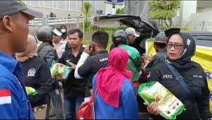 AMI Bersama Jurnalis Surabaya Berbagai Ratusan Paket Sembako Dalam Rangka Memperingati HPN 2024