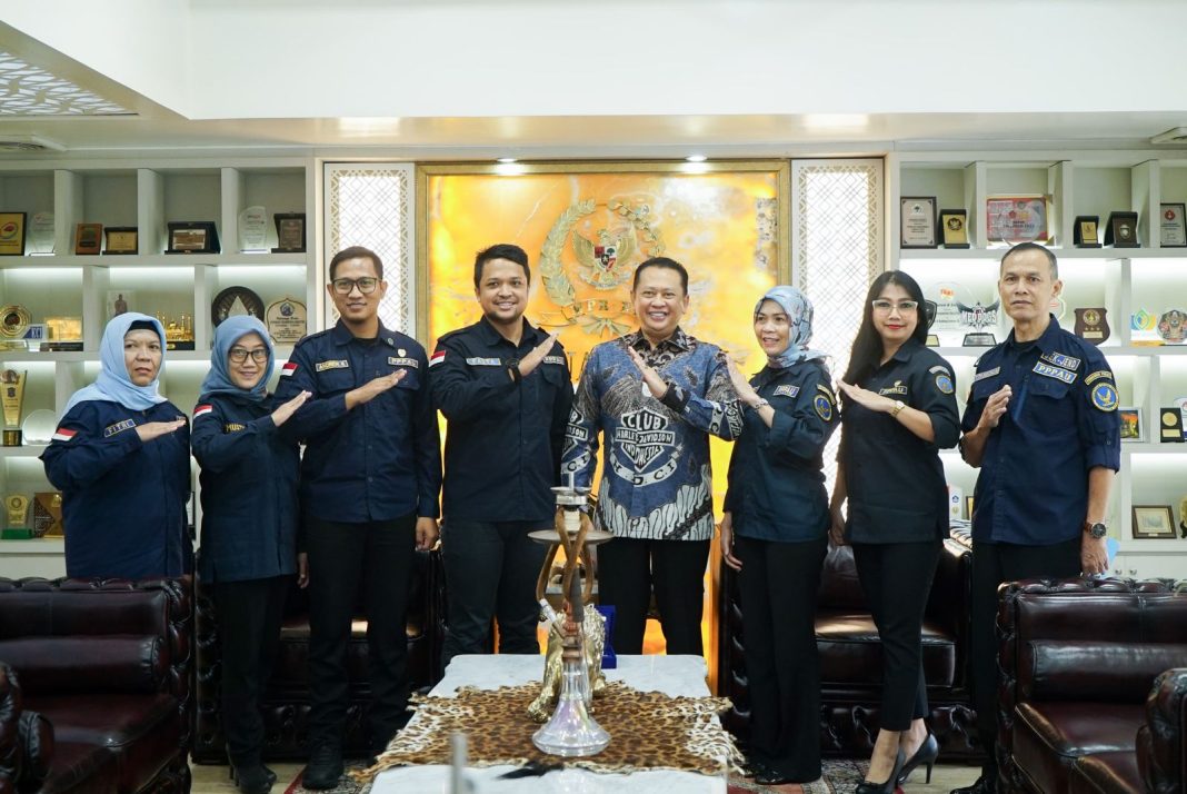 WhatsApp Image 2024-02-27 at 21.32.42 Terima Pengurus Pusat Persatuan Putra Putri Angkatan Udara, Ketua MPR RI Bamsoet Ajak Tingkatkan Wawasan Kebangsaan di Kalangan Generasi Muda