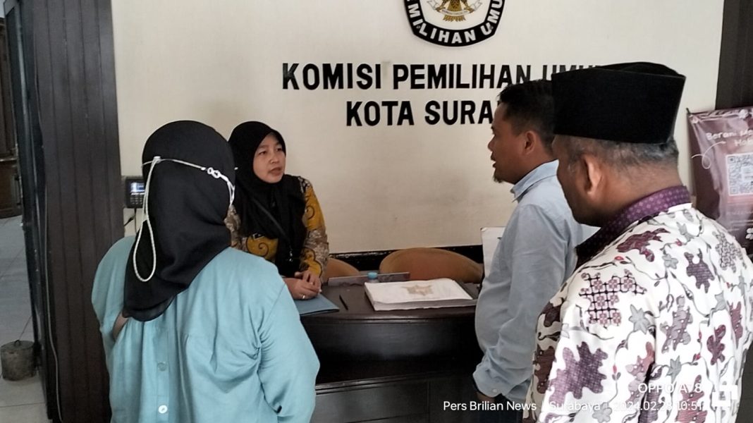 Diduga Oknum Caleg Menggunakan Ijazah SMP, Aliansi Madura Indonesia Geruduk KPU Kota Surabaya