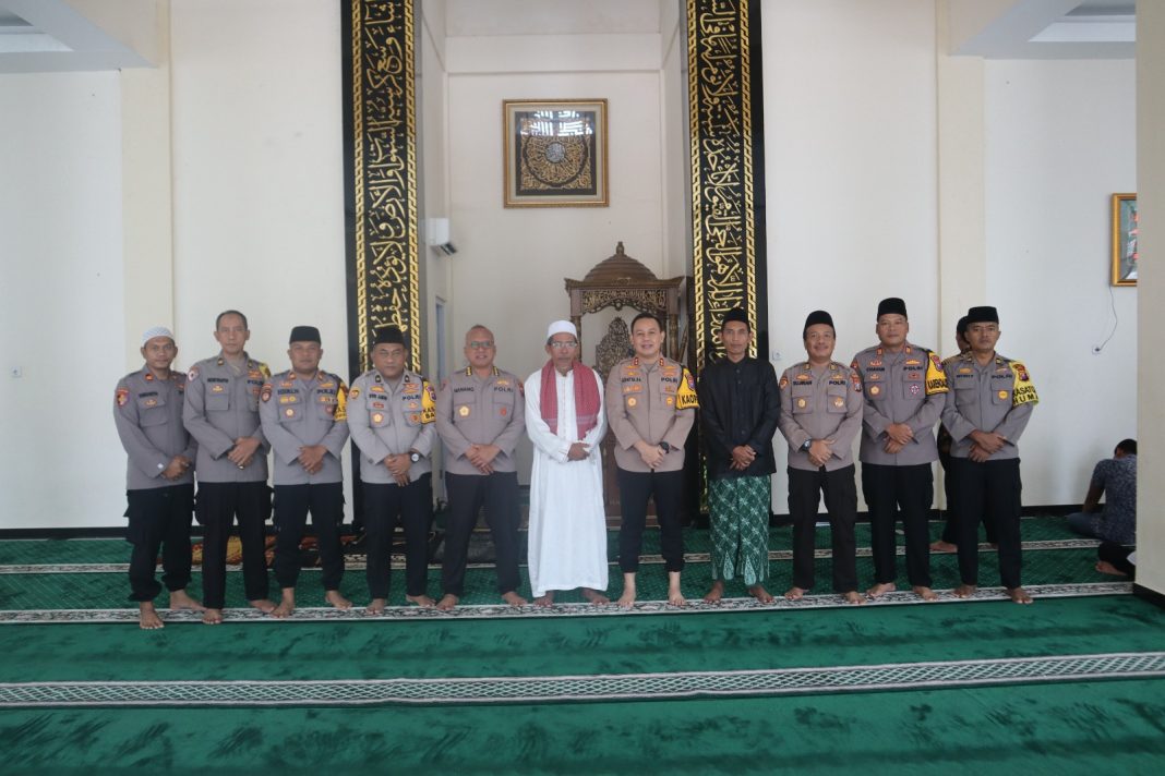 kapolres-gresik-akbp-adhitya-panji-anom-tadarus-bersama-personel-di-bulan-ramadhan