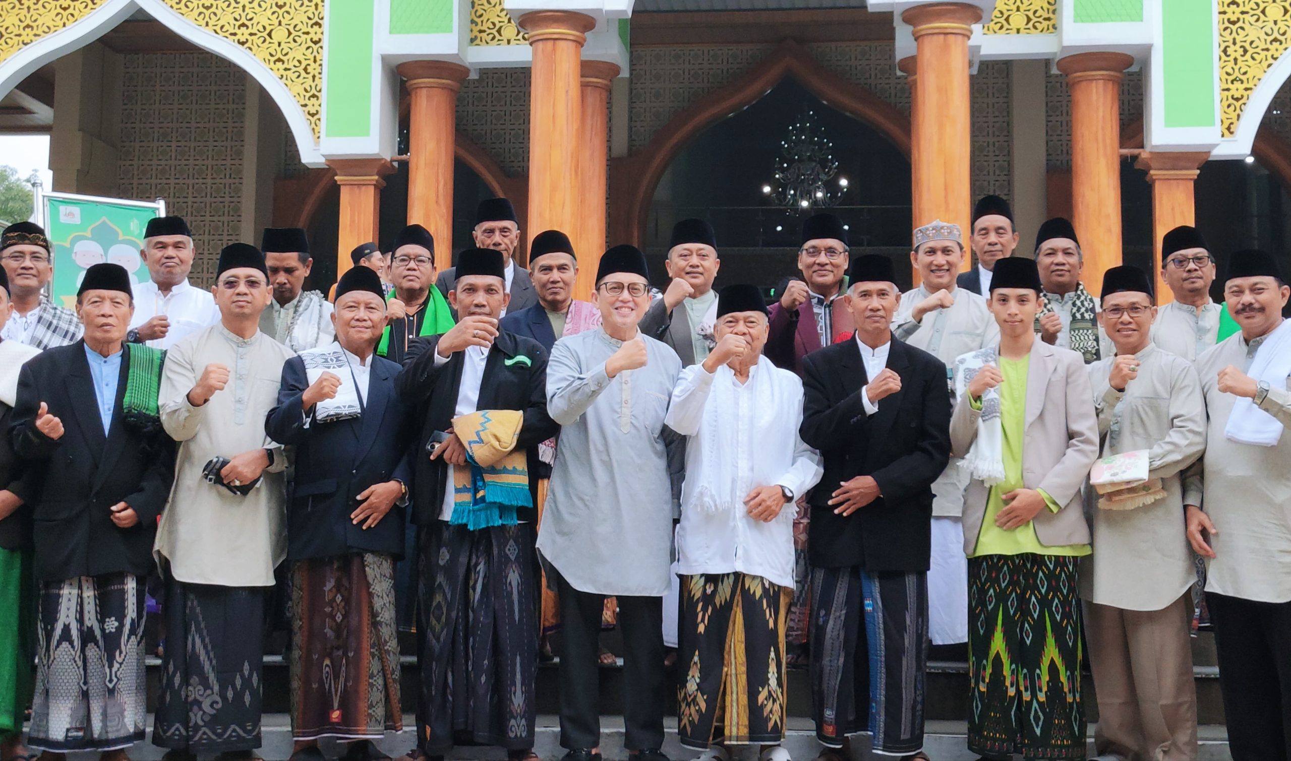 Laksanakan Sholat Idul Fitri di Masjid Agung Darussalam, Pj Bupati Bojonegoro: Momen Menumbuhkan Kepekaan Sosial