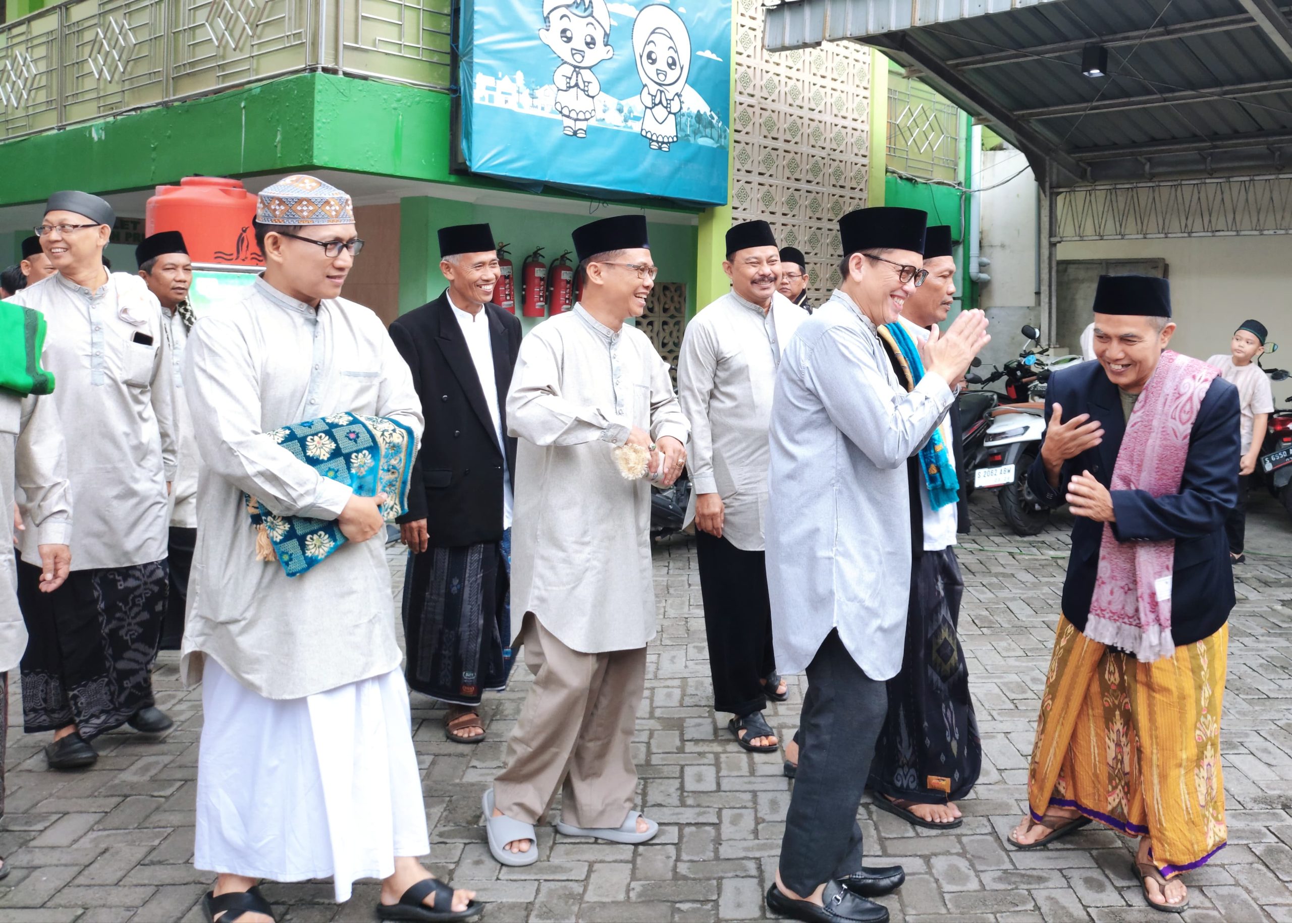 Laksanakan Sholat Idul Fitri di Masjid Agung Darussalam, Pj Bupati Bojonegoro: Momen Menumbuhkan Kepekaan Sosial