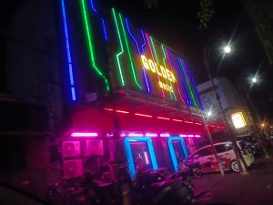 Remang Remang Lampu Karaoke di Salah Satu Sudut Kota Semarang.