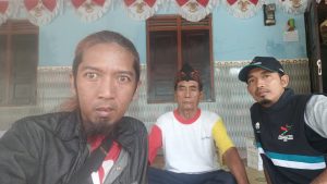 Bapak Marto Ngabehi Noto Diprojo, salah seorang Abdi Dalem Kraton Surakarta, dari Desa Njagulan Kecamatan Pedan yang Merupakan Ketua 1 Paguyuban Pakoso, saat diwawancarai sebelum berangkat ke lokasi acara di Candi Untoroyono.