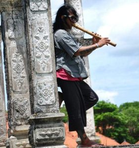 Catur Hari Wijaya ( Seruling & Kendang Percussion Khatulistiwa Ethnic Fussion Bali )