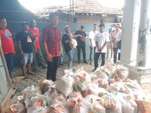 Prosesi penyerahan bantuan pada korban terdampak Angin puting beliung di Kalikotes Klaten