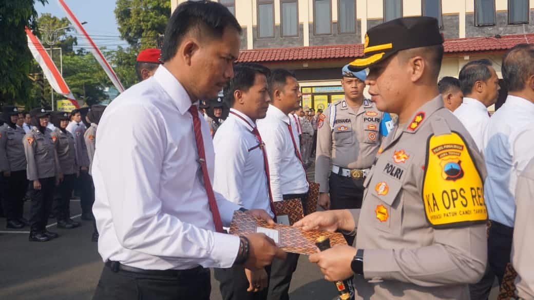Kapolres Purbalingga Beri Penghargaan Personel Berprestasi