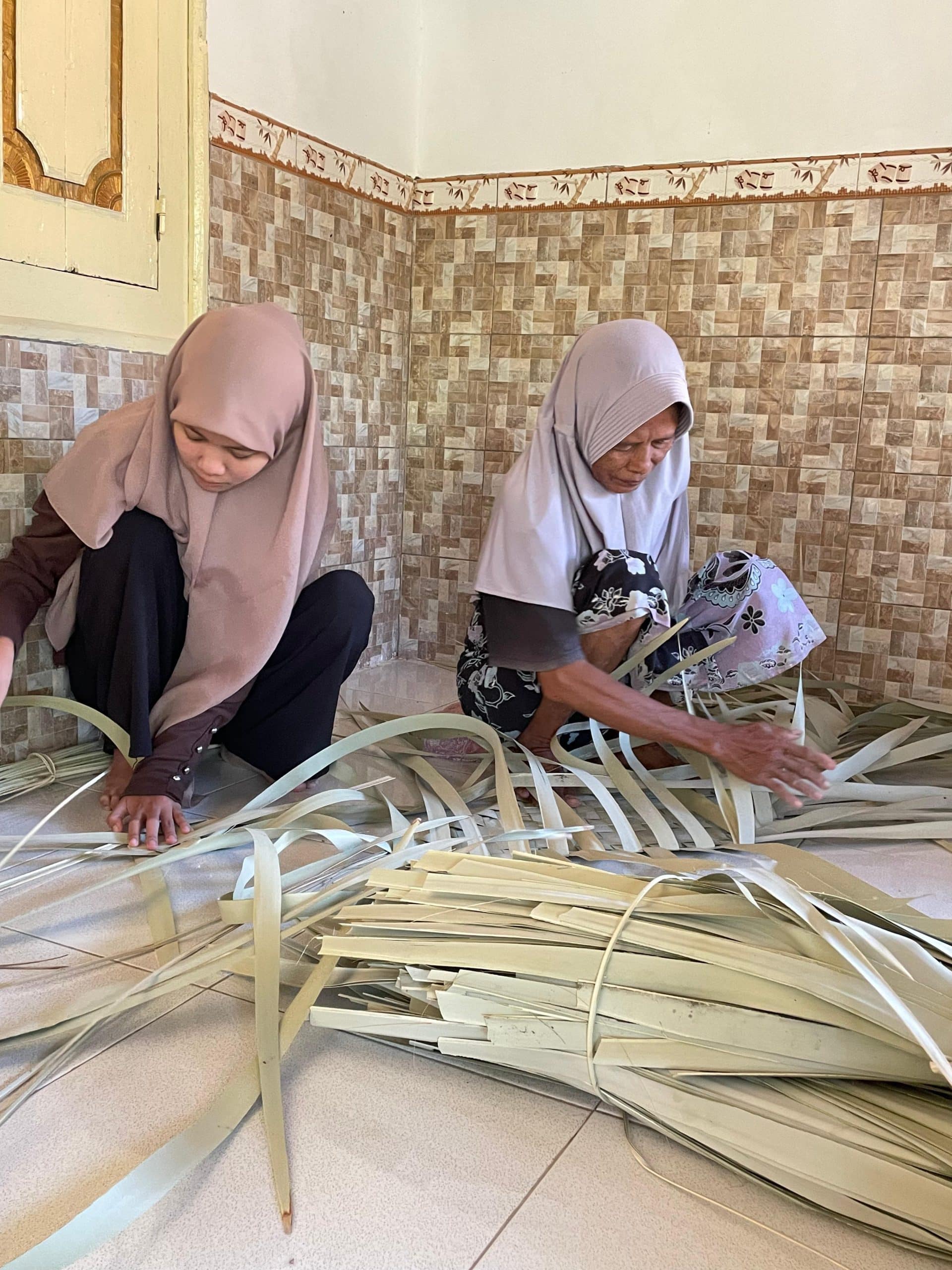 Mahasiswa KKN Stkip PGRI Sumenep Menggali Potensi Lokal serta UMKM dan Berdayakan Masyarakat Desa Banaresep Timur Lenteng 
