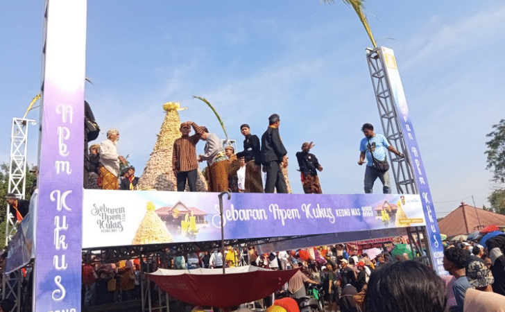 Telan Biaya APBD Rp150 Juta, Sebaran Apem Kukus Keong Mas Digelar di Banyudono, Warga Ngalap Berkah