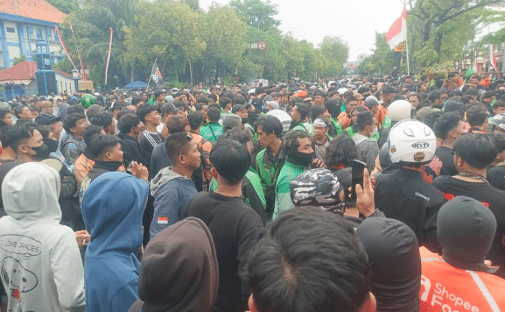 Ojol Geruduk Markas Brimob Surakarta, Solidaritas Menggema atas Insiden Baracuda