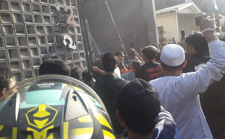 Rumah Anggota DPR Sahroni, Diserbu Massa