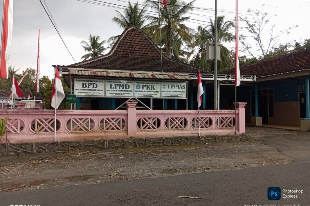 Bendahara desa memakai uang desa