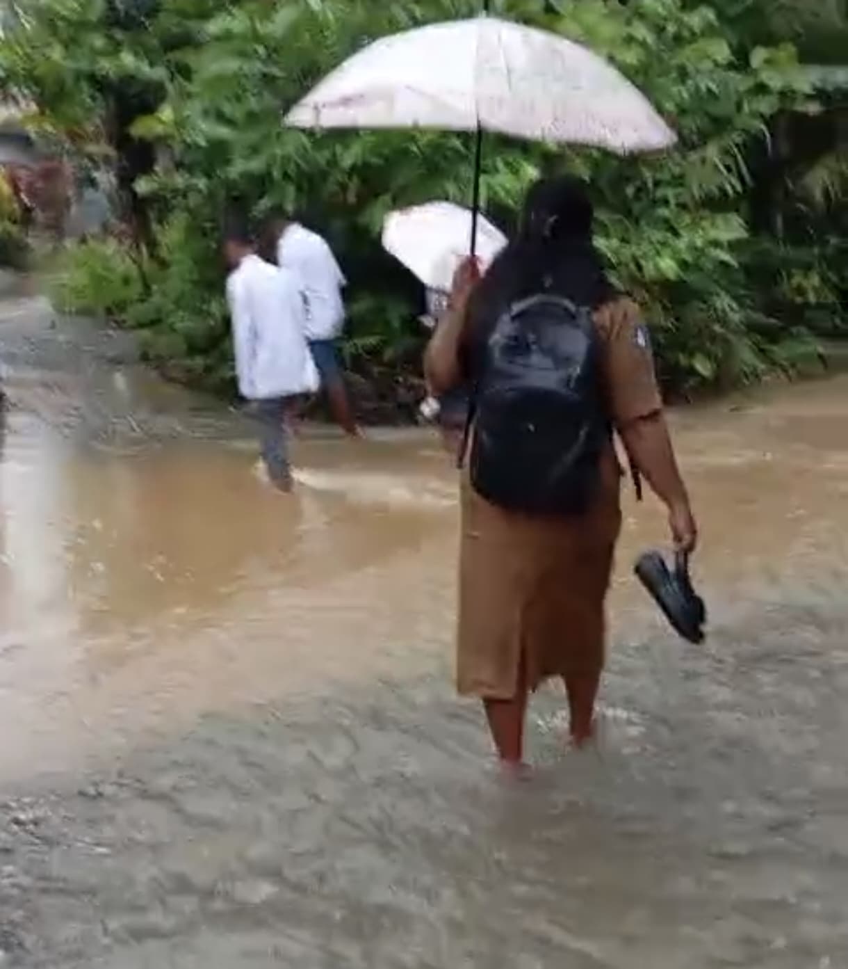 Warga Wayaloar Harapkan Pemerintah Bangun Jembatan Penghubung, Demi Keselamatan Anak Sekolah dan Warga