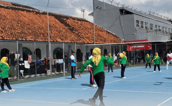 DWP Dan Pegawai Lapas Klaten Gelar Kebersamaan Dengan Senam Dan Voli Bersama
