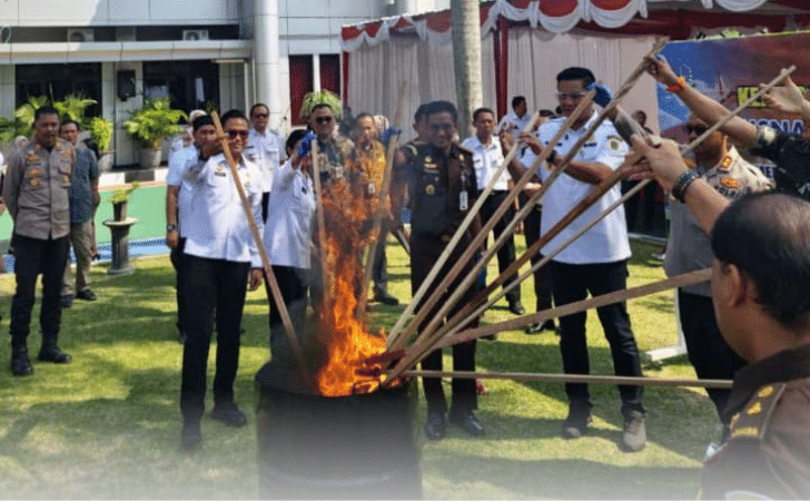 Lapas Klaten dan Forkopimda Dampingi Kejari Musnahkan Barang Bukti Tindak Pidana
