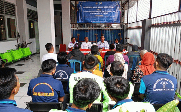 Lapas Klaten Gelar Bakti Sosial: Dukung Program Akselerasi Dengan Berbagi Sembako
