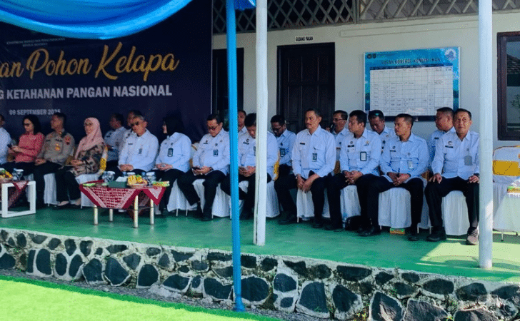 Kalapas Klaten Ikuti Penanaman Tunas Pohon Kelapa Serentak Di Lapas Terbuka Kendal
