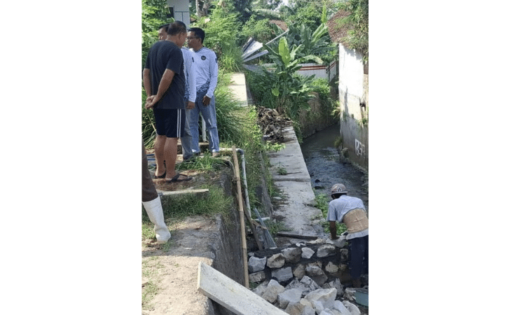 Peduli Lingkungan Bapas Klaten Laksanakan Kerja Bakti Pembangunan Talut Klaten