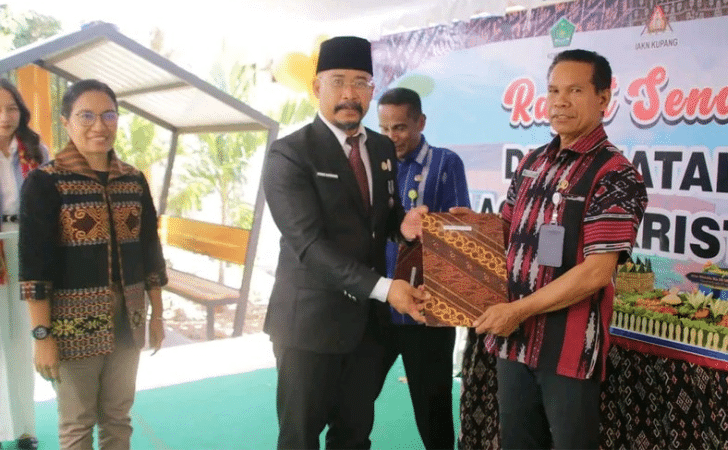 Dua ASN Terima SK Dosen Baru di Momen Dies Natalis ke-18 IAKN Kupang