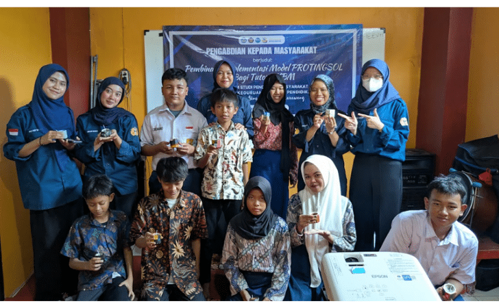 Dosen UNSIKA Berdayakan Tutor dan Warga Belajar PKBM Bina Sejahtera Melalui Model PROTINGSOL dan Inovasi Lilin Aromaterapi