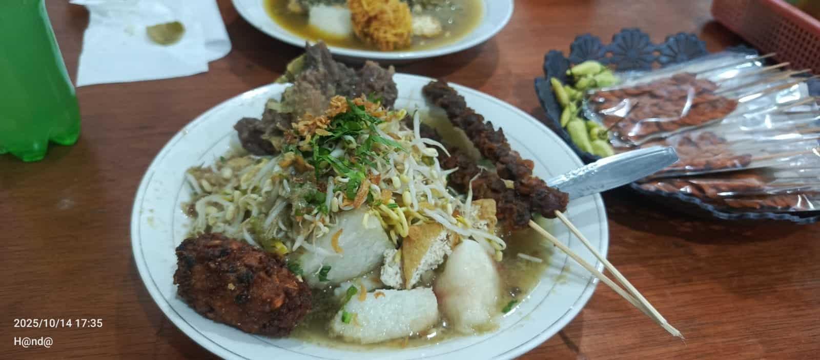 Kuliner Warung Lontong Kupang Bertahan Sejak Tahun 1970