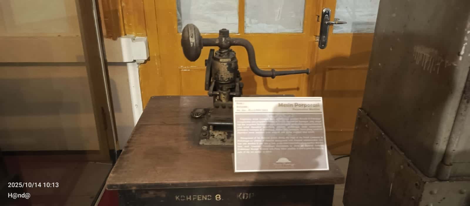 Lepas Sandal/Sepatu dan Dilarang Mengambil Foto di Museum Probolinggo 