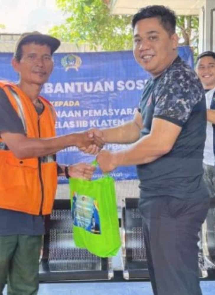 Wujud Pemasyarakatan Peduli, Lapas Klaten Bagikan Bansos Sebagai Implementasi Program Akselerasi Menimipas
