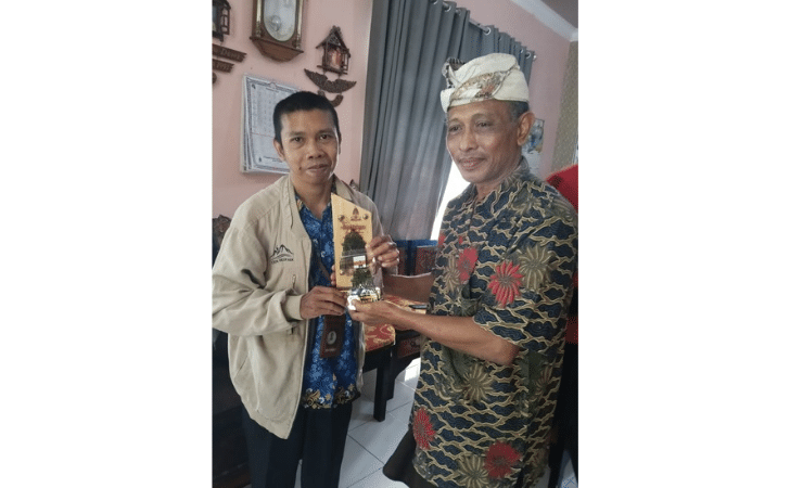 Kunjungan Kepala Dinas Perpustakaan & Kearsipan di Rumah Peradaban Candi Purwo Gumuk Gadung bersama Arkeolog Museum Blambangan Mewakili Disbudpar Banyuwangi