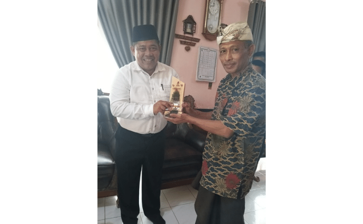 Kunjungan Kepala Dinas Perpustakaan & Kearsipan di Rumah Peradaban Candi Purwo Gumuk Gadung bersama Arkeolog Museum Blambangan Mewakili Disbudpar Banyuwangi