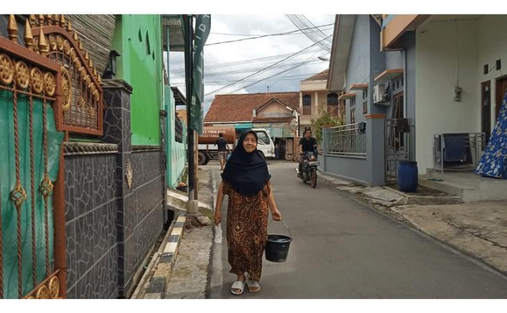 PT Etira Paguyangan Salurkan Bantuan Air Bersih untuk Warga Terdampak Banjir di Bumiayu