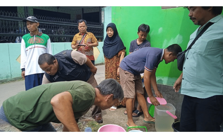 PT Etira Paguyangan Salurkan Bantuan Air Bersih untuk Warga Terdampak Banjir di Bumiayu