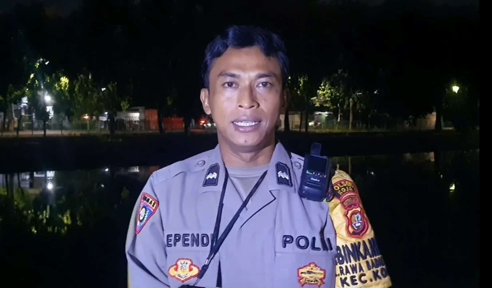 Bhabinkamtibmas Polsek Koja Selamatkan Anak Tenggelam di Kali Kresek, Koja, Jakarta Utara