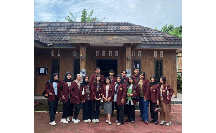 Mahasiswa KKN Unsika Gelar Pembukaan KKN Sekaligus Peringatan Isra Mi’raj di Desa Cibeber, Kabupaten Purwakarta