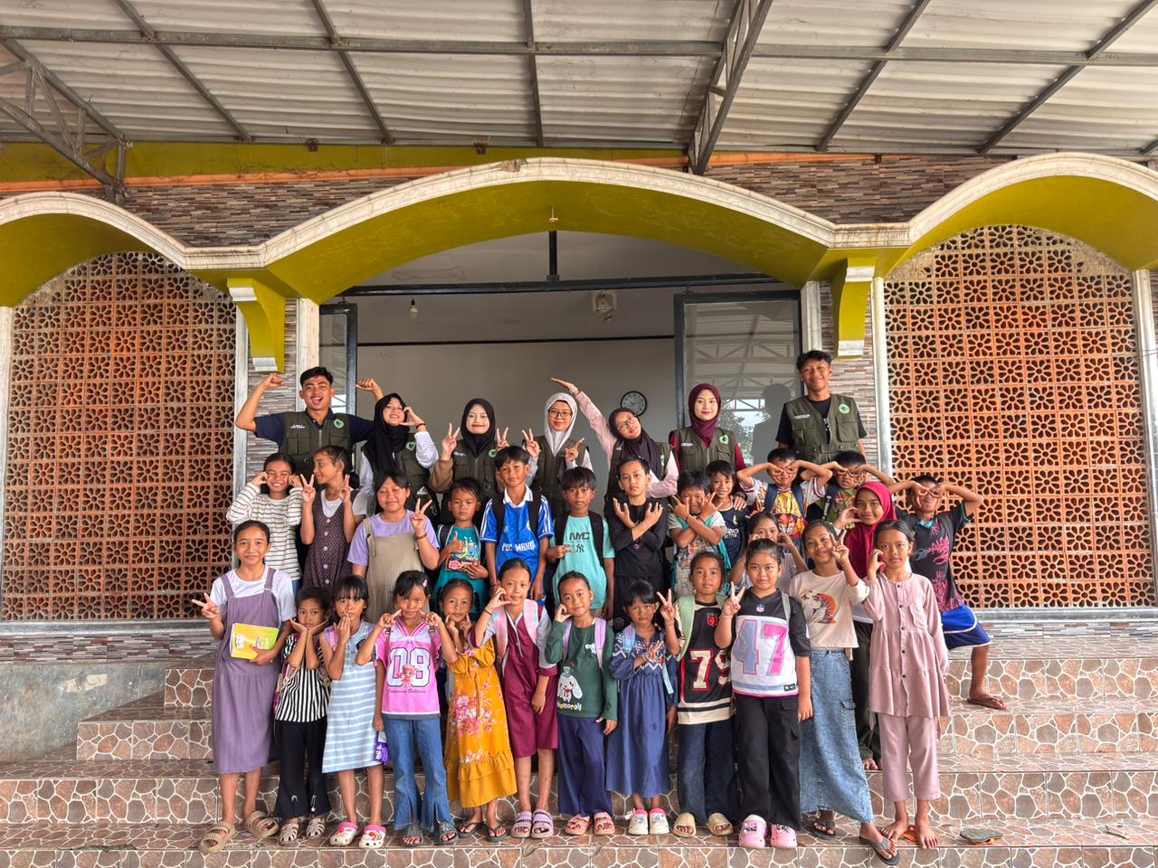 Wujud Kepedulian Pendidikan, KKN Unsika Gelar Bimbel Tiga Hari bagi Anak-Anak Desa Pasanggrahan