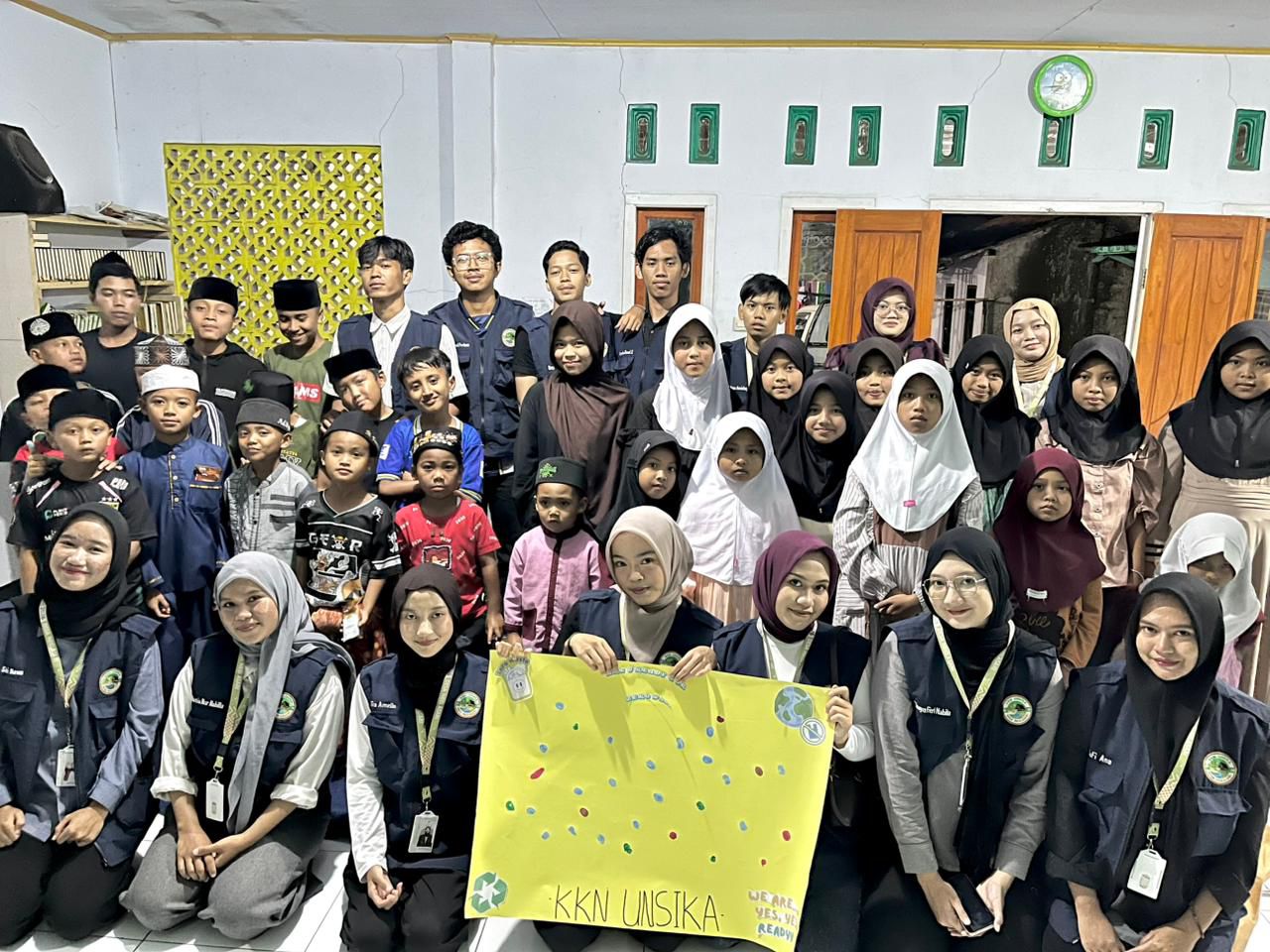 Mahasiswa KKN Unsika Gelar Pembuatan Ecoflame dan Sosialisasi Zero Waste di Desa Neglasari untuk Mengatasi Permasalahan Sampah