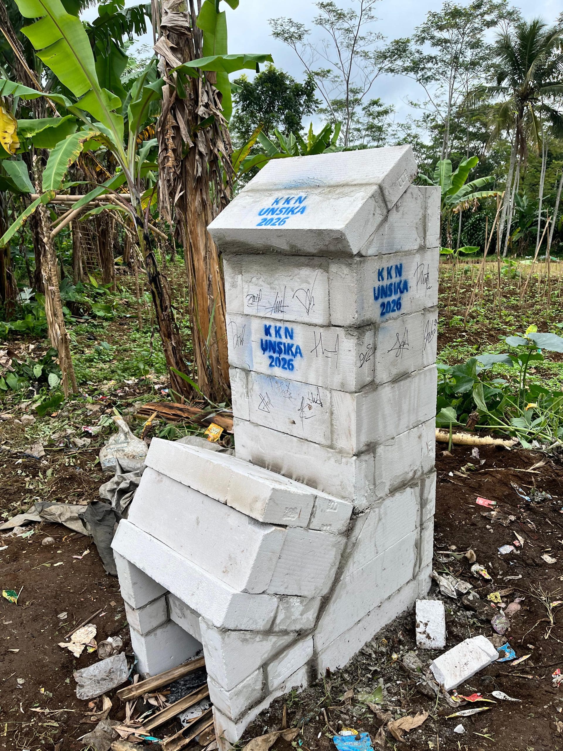 Mahasiswa KKN Unsika Gelar Pembuatan Ecoflame dan Sosialisasi Zero Waste di Desa Neglasari untuk Mengatasi Permasalahan Sampah