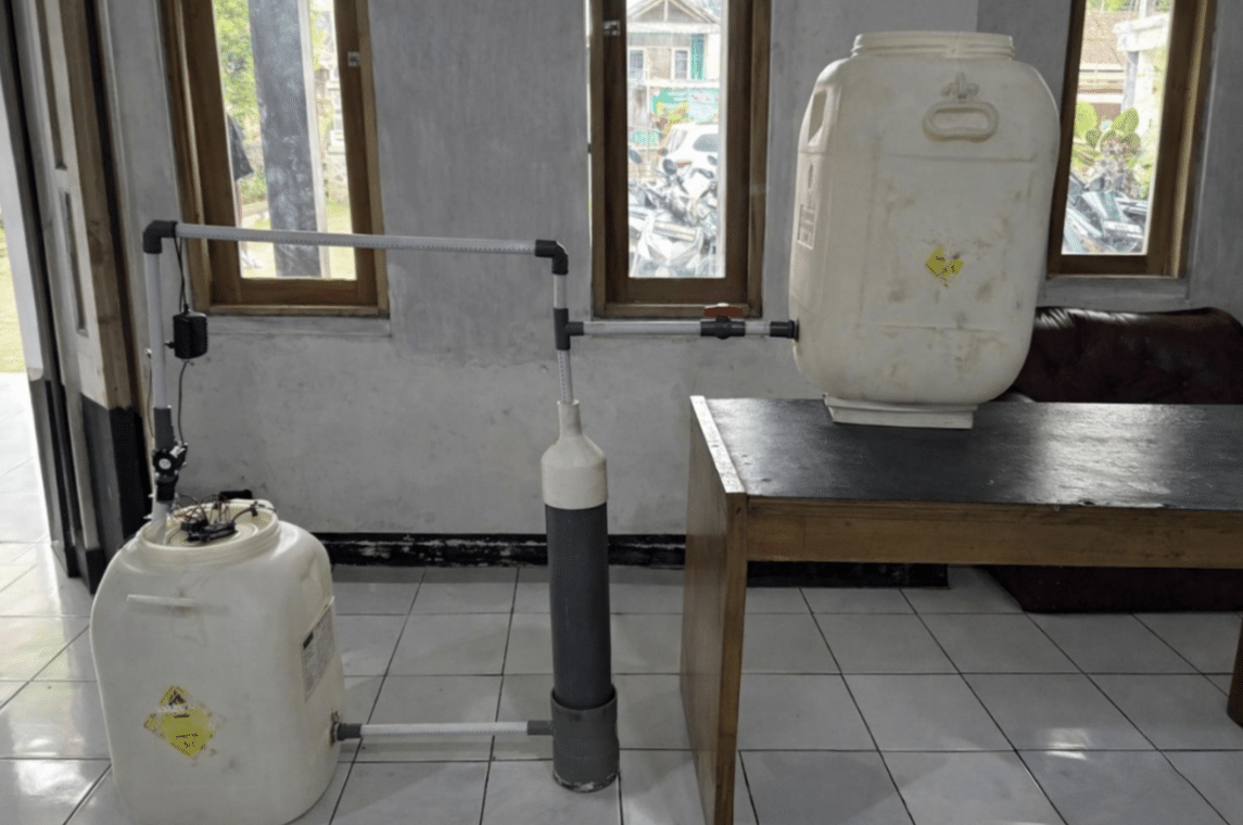 Tirta Kencana Desa: Inovasi Filtrasi Air Berbasis Sensor Kekeruhan, Klasifikasi Fuzzy,
dan Pemanfaatan Sekam Gabah untuk Kebutuhan MCK di Desa Tegalwaru