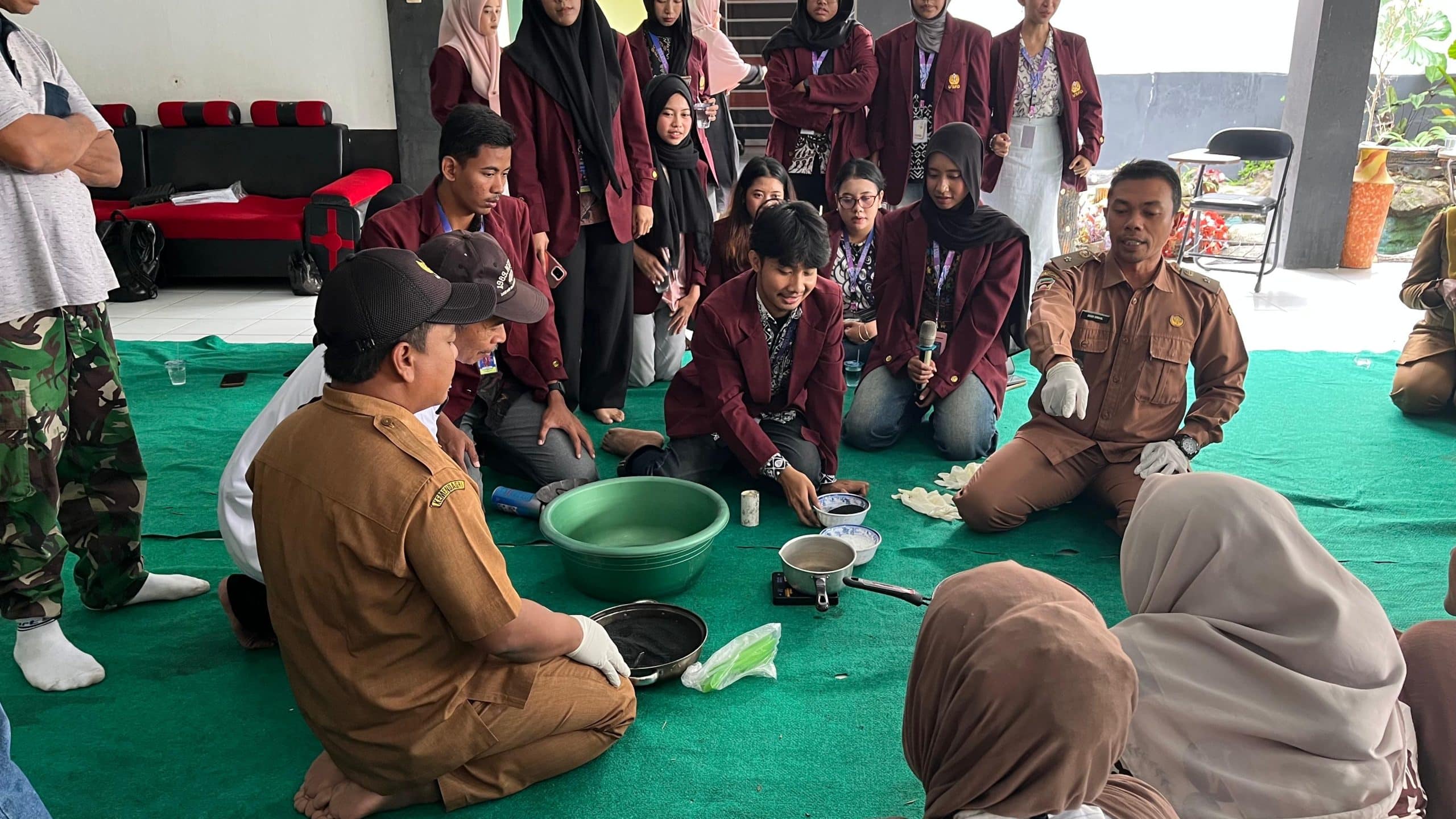 Mahasiswa KKN UNSIKA Hadir di Desa Cisarua, Wujudkan Pengabdian
Nyata melalui Kolaborasi Lingkungan, Sosial, dan Pemberdayaan
Masyarakat