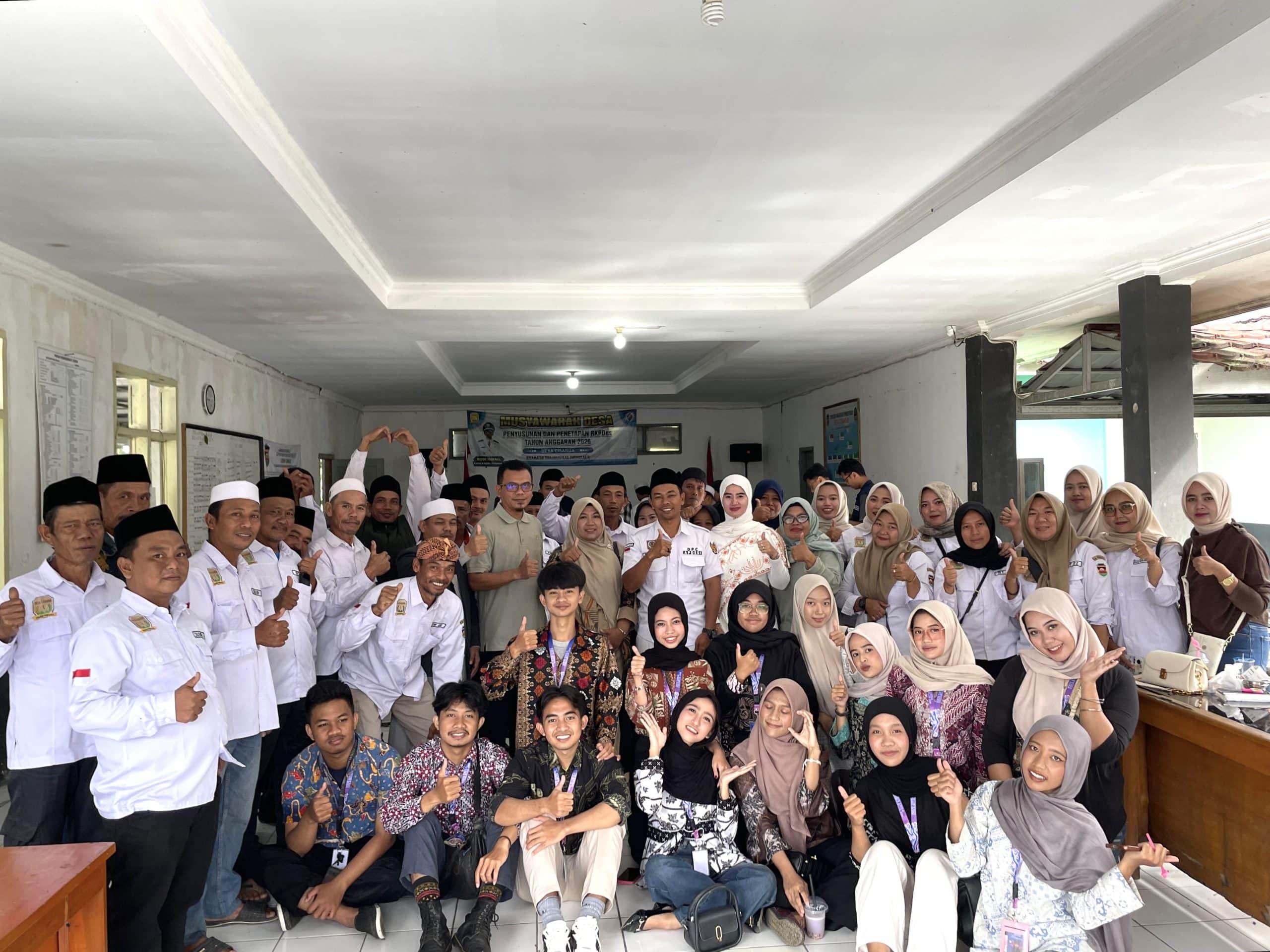 Mahasiswa KKN UNSIKA Hadir di Desa Cisarua, Wujudkan Pengabdian
Nyata melalui Kolaborasi Lingkungan, Sosial, dan Pemberdayaan
Masyarakat