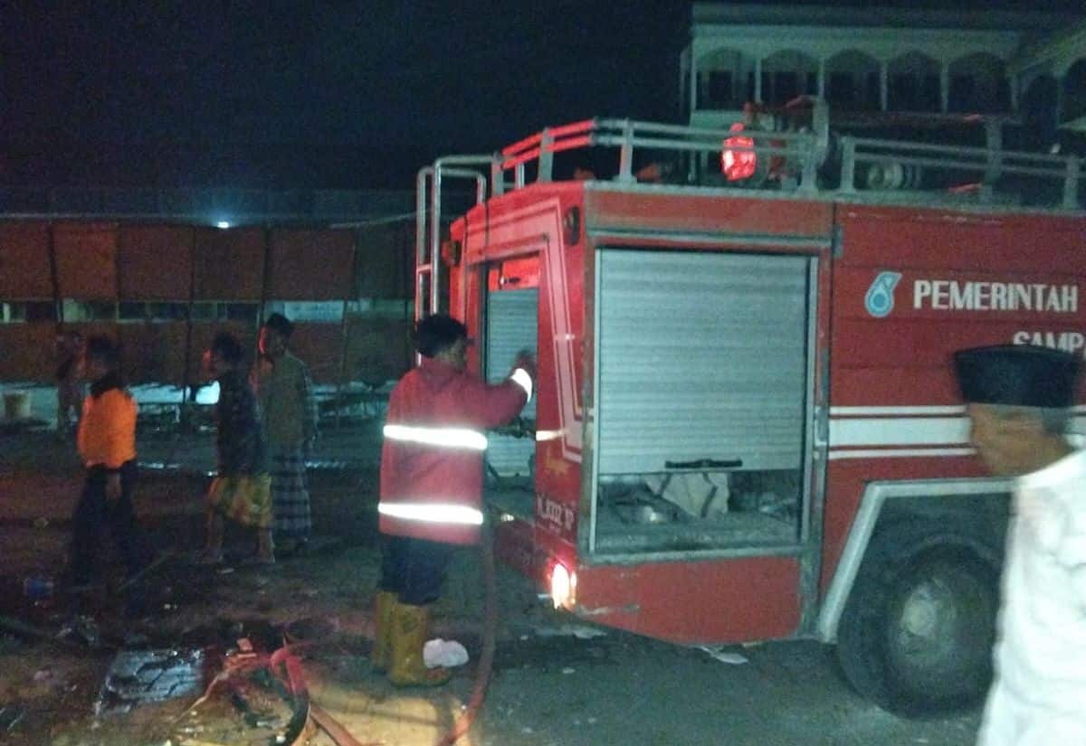 Pemkab Sampang Turunkan Tim Damkar Bantu Pemadaman Kebakaran Ponpes di Pamekasan